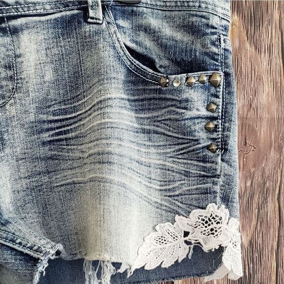 3 for $25 BONGO Jean Shorts - Picture 4 of 7